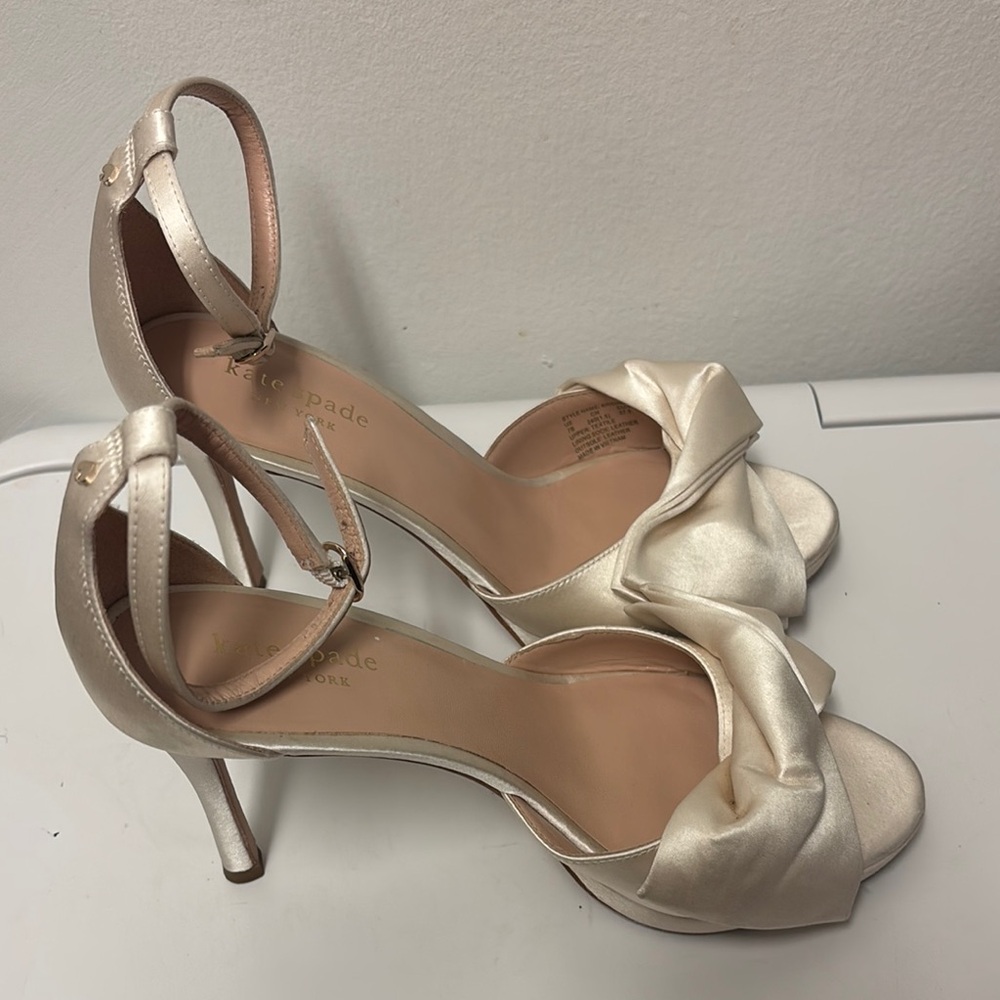 Kate Spade kate spade new york
Bridal Bow Satin Dress Sandals Ivory Bow Heels - Picture 7 of 11